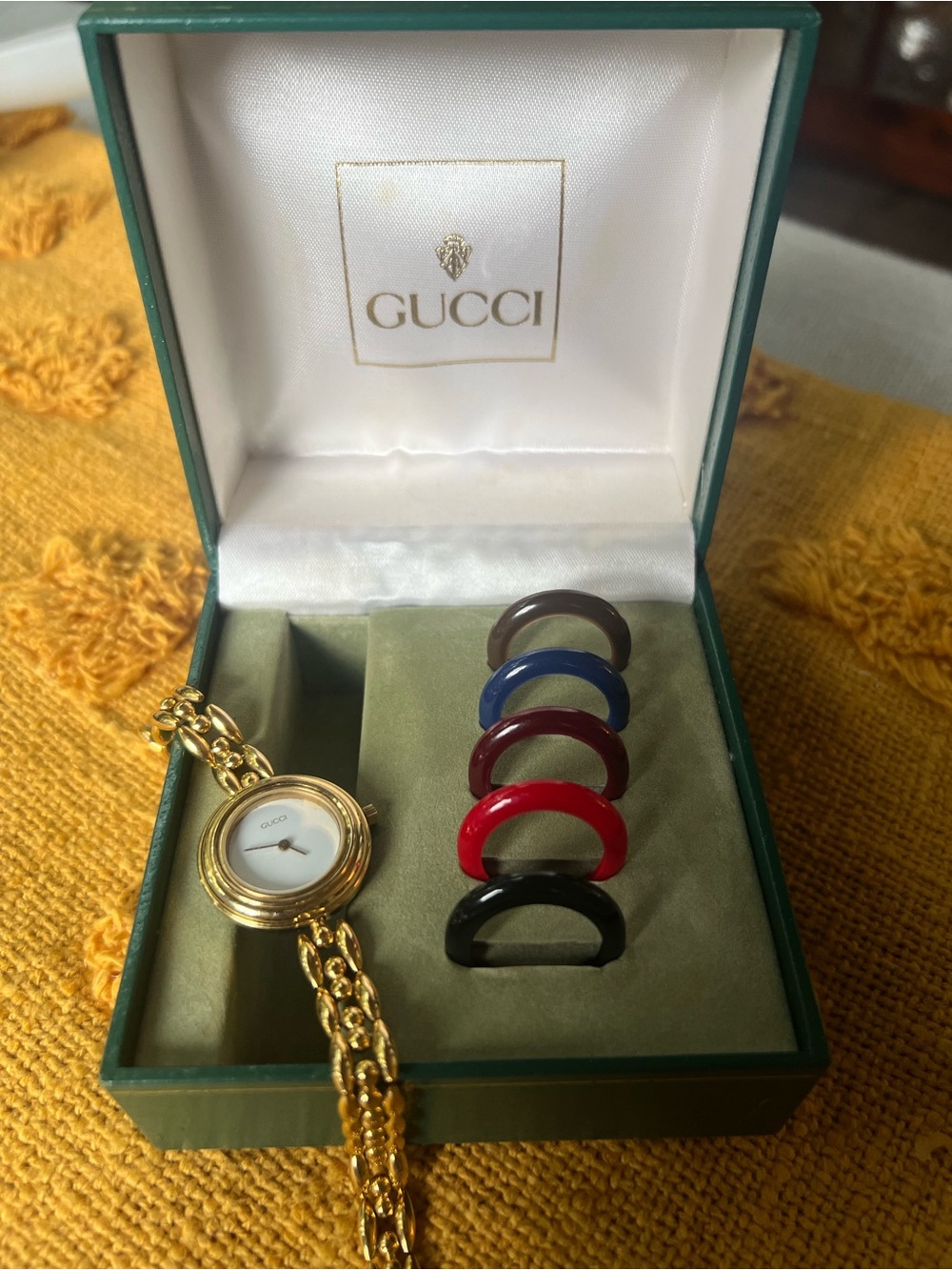 Gucci Timepiece Watch with 6 Interchangeable Bezels